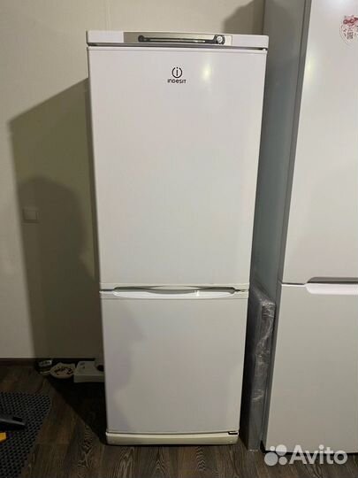 Холодильник indesit