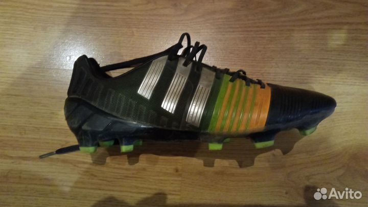 Футбольные бутсы adidas
