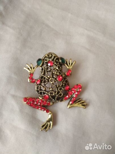 Броши бижутерия