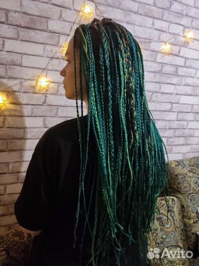 Де дреды, де косы,афролоконы,зизи, брейды