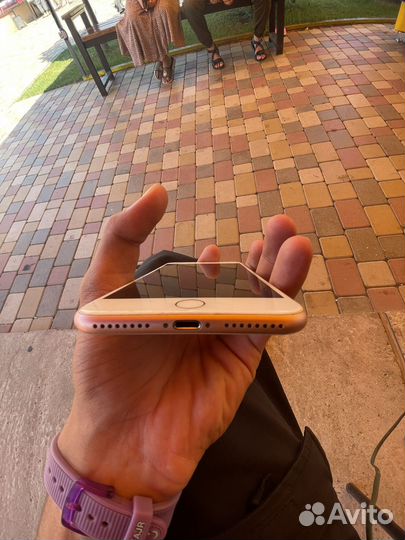 Телефон iPhone 8 plus