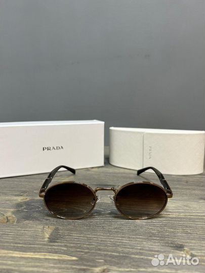 Солнцезащитные очки женские prada