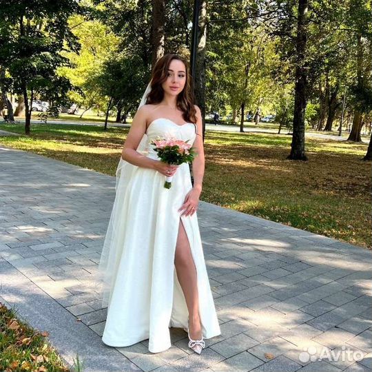 Свадебное платье 2022