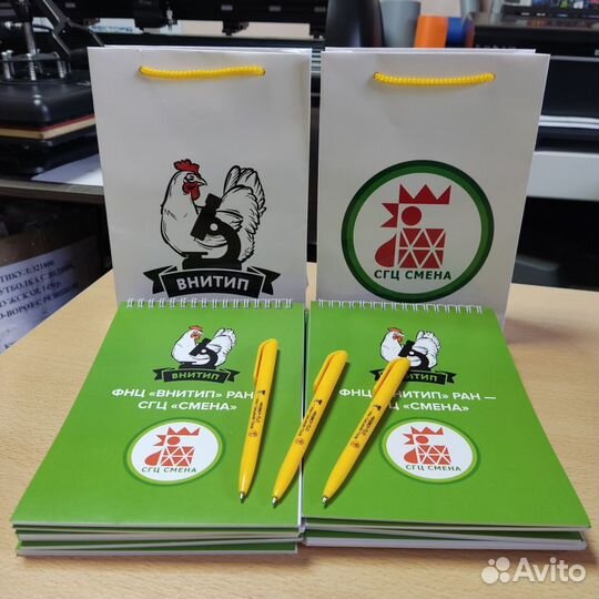 Печать на футболках, кружках, магниты, значки