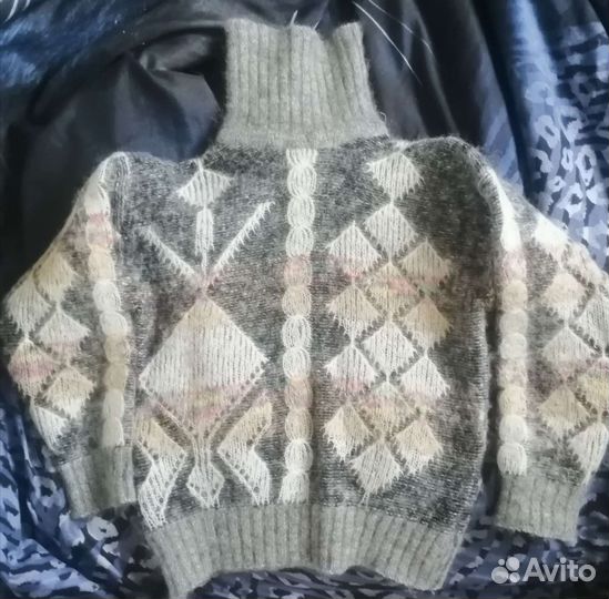Вязаный свитер детский