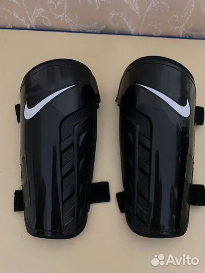 Щитки Nike