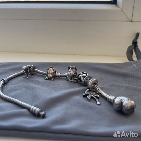Браслет и шармы Pandora