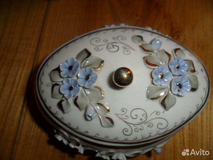 Изделия из фарфора и стекла