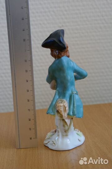 Фарфоровая статуэтка серии 
