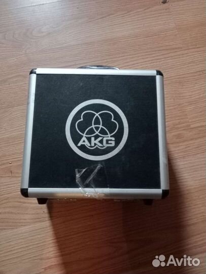 Студийный микрофон AKG Perception 220