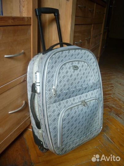 Чемодан на колесах