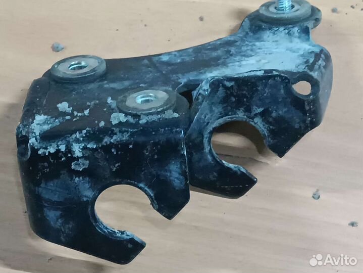 Крепление тросса МКПП 6 Тойота Королла 150 10-13г