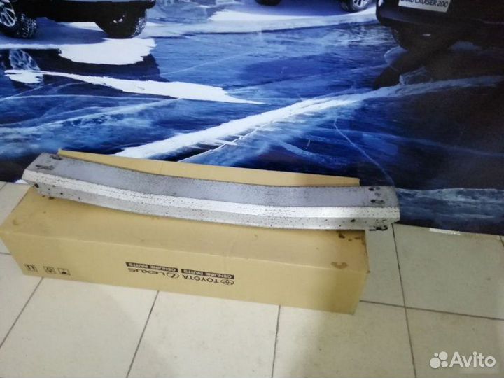 Усилитель бампера Toyota Camry 40