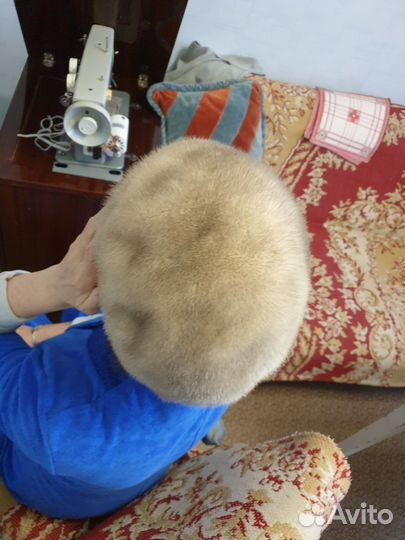 Шапки норковые береты: серая и бежевая