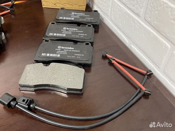 Тормозные колодки 7L6698151J передние VW Touareg