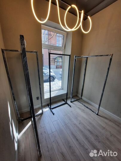 Изготовление стеллажей, рейлов, вешалок на заказ