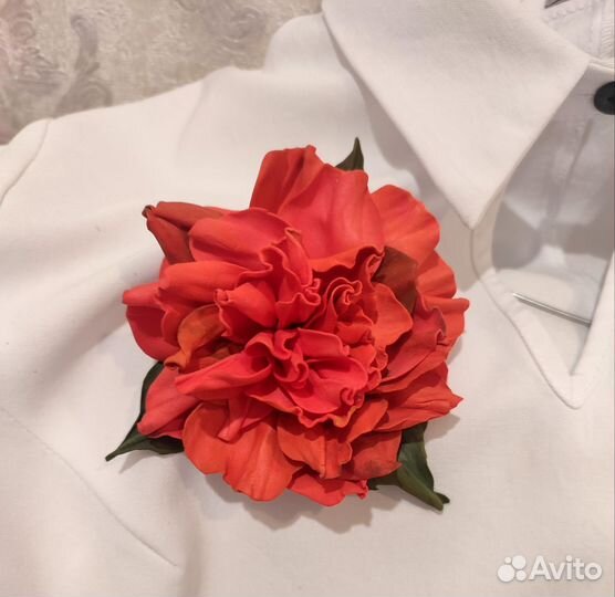 Брошь с цветами