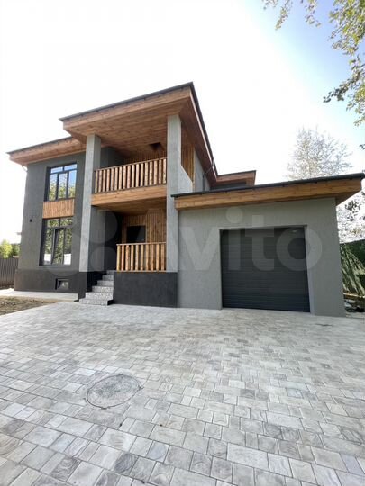 Коттедж 285 м² на участке 6,5 сот.