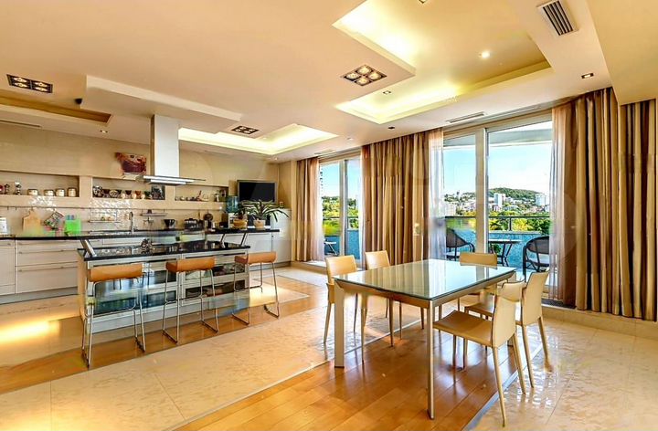 4-к. квартира, 300 м², 8/9 эт.