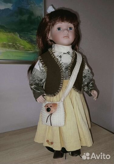 Коллекционная фарфоровая кукла Тома