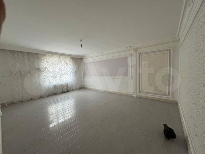 2-к. квартира, 74 м², 1/5 эт.