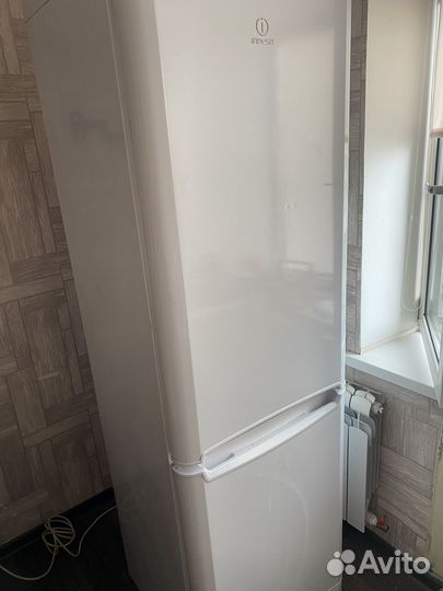 Холодильник indesit