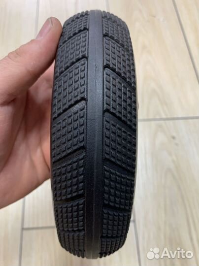 Передняя литая (бескамерная) покрышка Kugoo X1