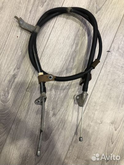 Оригинальный трос ручника правый Vitz scp90