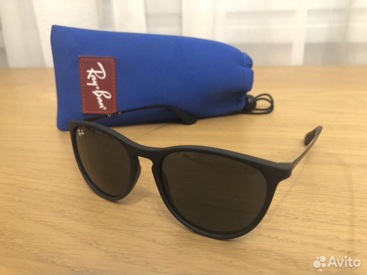 Солнцезащитные очки Ray ban