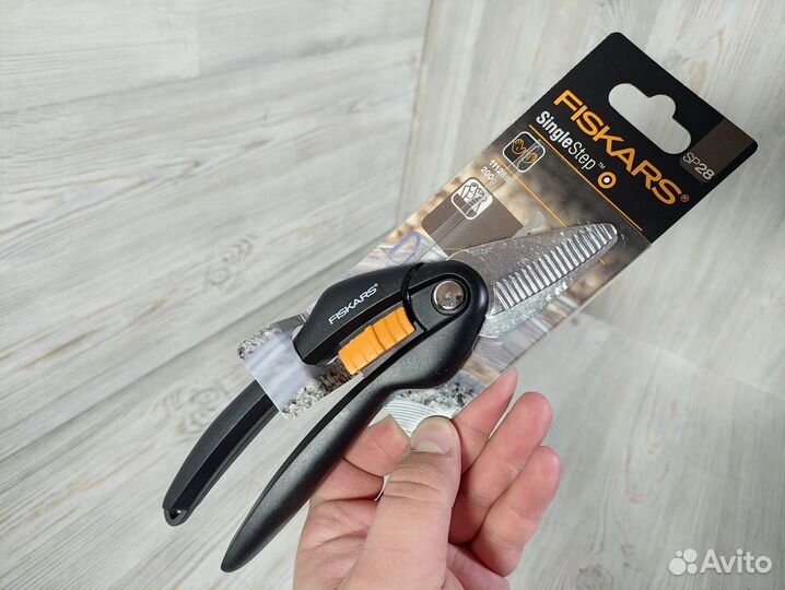 Универсальные ножницы SingleStep SP28 Fiskars