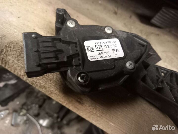 Педаль газа Opel Astra J