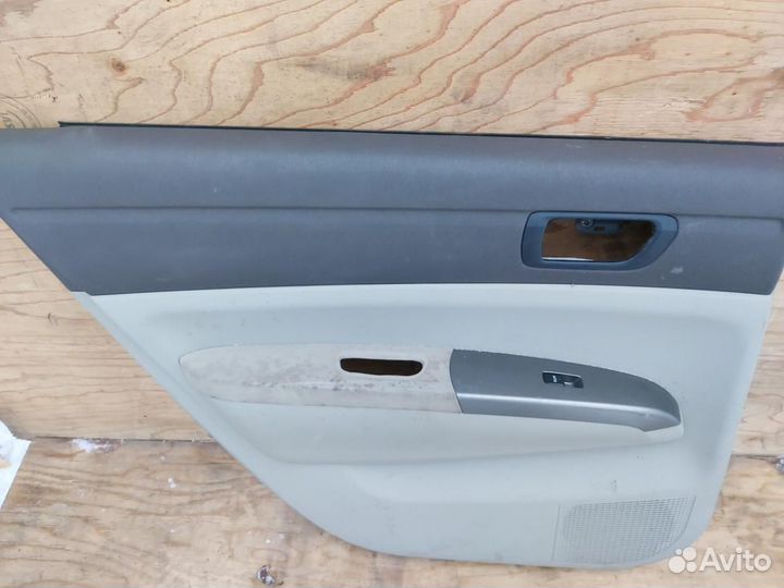 Обшивка двери задней левой Toyota Prius 2 NHW20