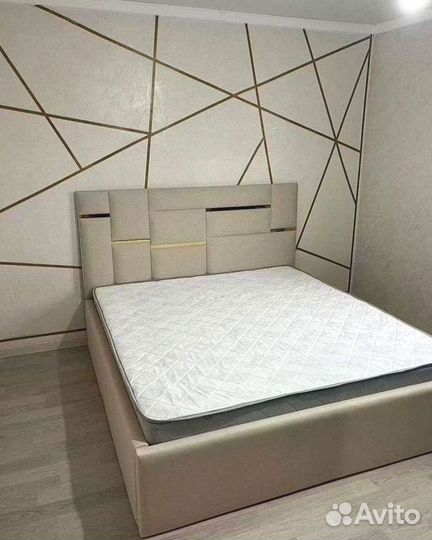 Белая кровать