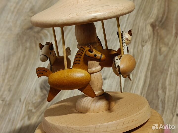 Музыкальная шкатулка карусель