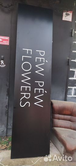 Неоновая большая надпись Flowers