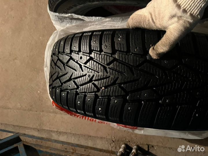 Nokian Tyres Hakkapeliitta 7 215/65 R16