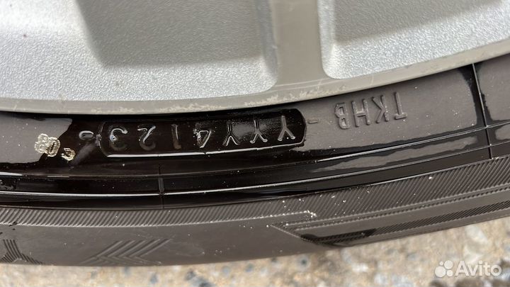 Yokohama BluEarth-XT AE61A 215/65 R16