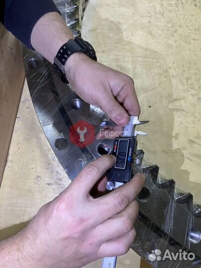 Опорно-поворотный круг CAT 329DL