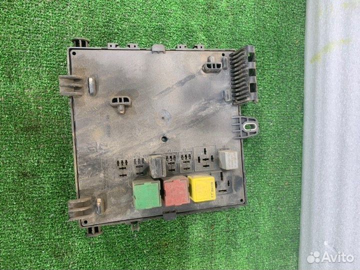 Блок предохранителей салонный Opel Vectra седан