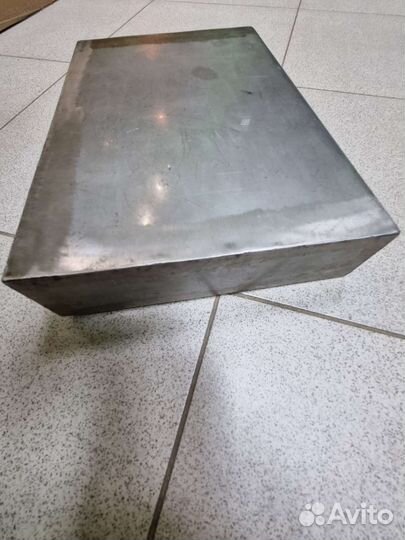 Канистра из нержавеющей стали, ориентировочно на 2