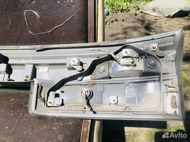 Стоп-вставка на дверь багажника