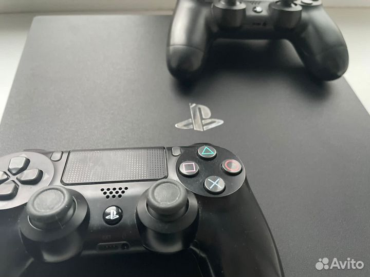 Sony playstation 4 pro 1tb + 2 джостика и 2 игры