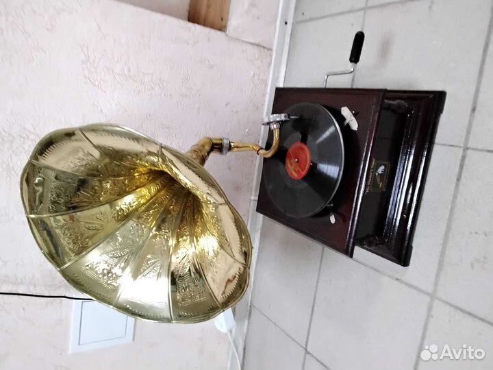 Граммофон рабочий + пластинки и иглы