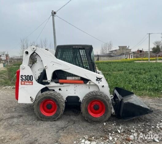 Стекло левое и правое не подвижное Bobcat S130/150