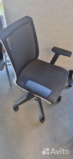 Стул кресло офисный на колесах