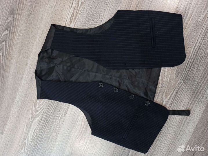 Костюм тройка для мальчика новый