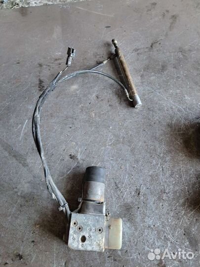 Гидронасос крышки багажника на Mercedes w220