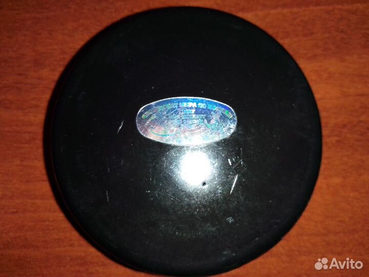 Шайба хоккейная коллекционная