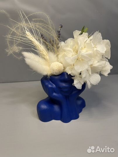 Кашпо из гипса с сухоцветами