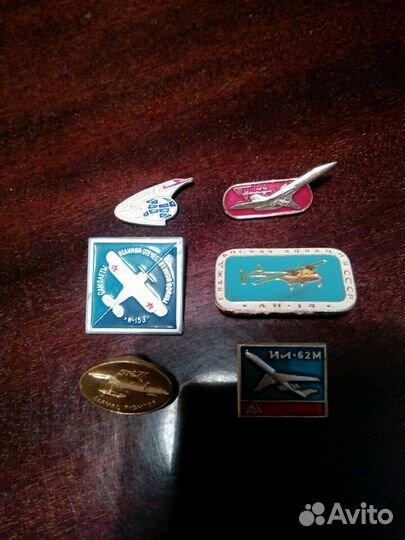 Продаю значки 